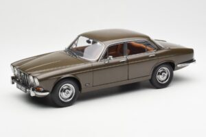 Jaguar XJ6 Series 1 4.2 Sable Кафяв Paragon 1:18