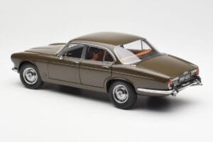 Jaguar XJ6 Series 1 4.2 Sable Кафяв Paragon 1:18 2011004 Метал — снимка 7 от 8