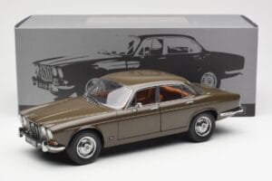 Jaguar XJ6 Series 1 4.2 Sable Кафяв Paragon 1:18 2011004 Метал — снимка 8 от 8