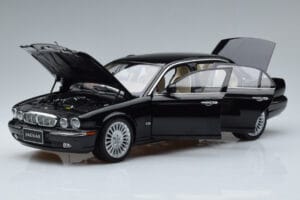 Jaguar XJ6 X350 Ebony Черен Almost Real 1:18 810501 Метал — снимка 2 от 11