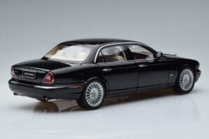 Jaguar XJ6 X350 Ebony Черен Almost Real 1:18 810501 Метал — снимка 3 от 11