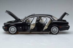 Jaguar XJ6 X350 Ebony Черен Almost Real 1:18 810501 Метал — снимка 4 от 11