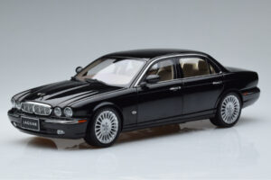 Jaguar XJ6 X350 Ebony Черен Almost Real 1:18
