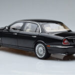 Jaguar XJ6 X350 Ebony Черен Almost Real 1:18 - image 6 of 11