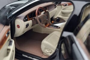 Jaguar XJ6 X350 Ebony Черен Almost Real 1:18 810501 Метал — снимка 7 от 11