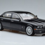 Jaguar XJ6 X350 Ebony Черен Almost Real 1:18 - image 10 of 11