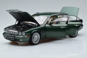 Jaguar XJ6 X350 Racing Зелен Almost Real 1:18 810502 Метал — снимка 2 от 13