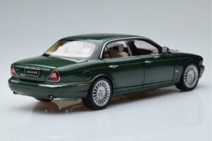 Jaguar XJ6 X350 Racing Зелен Almost Real 1:18 810502 Метал — снимка 3 от 13