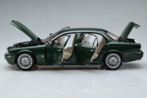Jaguar XJ6 X350 Racing Зелен Almost Real 1:18 810502 Метал — снимка 4 от 13