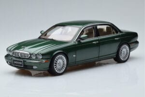Jaguar XJ6 X350 Racing Зелен Almost Real 1:18 810502