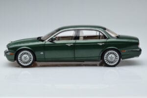 Jaguar XJ6 X350 Racing Зелен Almost Real 1:18 810502 Метал — снимка 5 от 13