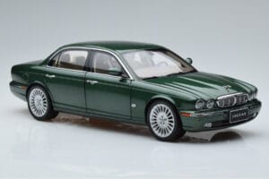 Jaguar XJ6 X350 Racing Зелен Almost Real 1:18 810502 Метал — снимка 6 от 13