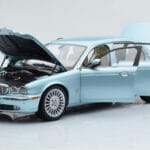 Jaguar XJ6 X350 Seafrost Светлосин Almost Real 1:18 - image 2 of 11