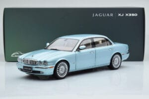 Jaguar XJ6 X350 Seafrost Светлосин Almost Real 1:18 810503 Метал — снимка 11 от 11