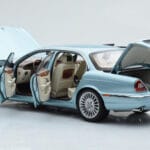 Jaguar XJ6 X350 Seafrost Светлосин Almost Real 1:18 - image 3 of 11