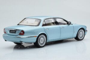 Jaguar XJ6 X350 Seafrost Светлосин Almost Real 1:18 810503 Метал — снимка 4 от 11
