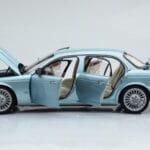 Jaguar XJ6 X350 Seafrost Светлосин Almost Real 1:18 - image 5 of 11