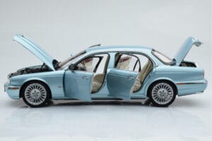 Jaguar XJ6 X350 Seafrost Светлосин Almost Real 1:18 810503 Метал — снимка 5 от 11