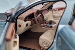 Jaguar XJ6 X350 Seafrost Светлосин Almost Real 1:18 810503 Метал — снимка 9 от 11