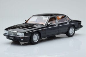 Jaguar XJ6 XJ40 Ebony Черен Almost Real 1:18 810543