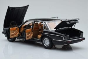 Jaguar XJ6 XJ40 Ebony Черен Almost Real 1:18 810543 Метал — снимка 5 от 11