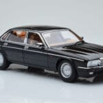 Jaguar XJ6 XJ40 Ebony Черен Almost Real 1:18 - image 6 of 11