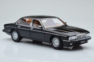 Jaguar XJ6 XJ40 Ebony Черен Almost Real 1:18 810543 Метал — снимка 6 от 11