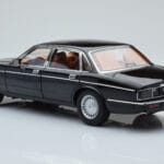 Jaguar XJ6 XJ40 Ebony Черен Almost Real 1:18 - image 7 of 11