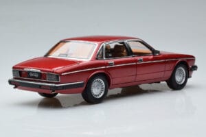 Jaguar XJ6 XJ40 Flamenco Червен Almost Real 1:18 810541 Метал — снимка 3 от 11