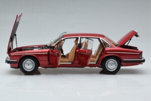 Jaguar XJ6 XJ40 Flamenco Червен Almost Real 1:18 810541 Метал — снимка 4 от 11