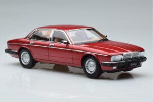 Jaguar XJ6 XJ40 Flamenco Червен Almost Real 1:18 810541 Метал — снимка 6 от 11