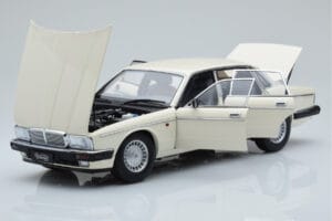 Jaguar XJ6 XJ40 Glacier Бял Almost Real 1:18 810542 Метал — снимка 2 от 11