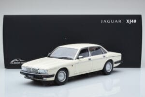 Jaguar XJ6 XJ40 Glacier Бял Almost Real 1:18 810542 Метал — снимка 11 от 11