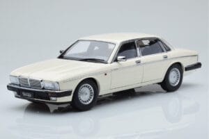 Jaguar XJ6 XJ40 Glacier Бял Almost Real 1:18 810542