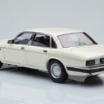 Jaguar XJ6 XJ40 Glacier Бял Almost Real 1:18 - image 7 of 11
