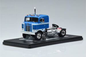 Kenworth Bullnose Син IXO 1:43