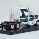 Kenworth W900 Зелен Бял IXO 1:43 - image 2 of 6