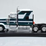 Kenworth W900 Зелен Бял IXO 1:43 - image 3 of 6