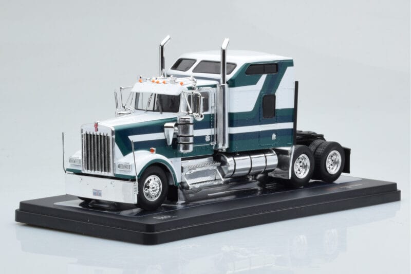 Kenworth W900 Зелен Бял IXO 1:43