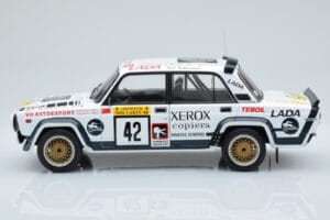 Lada 2105 VFTS #42 S. Brundza Rally 1000 Lakes 1984 IXO 1:18 18RMC146 Метал — снимка 3 от 6