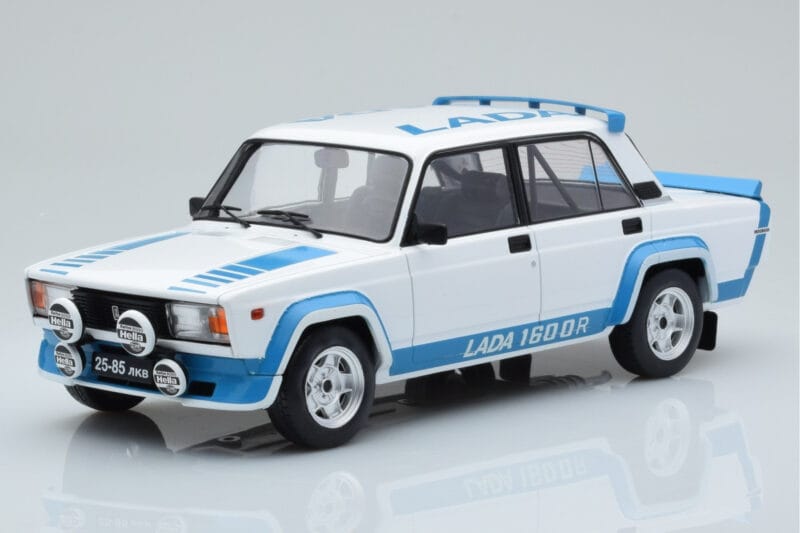 Lada 2105 VFTS Бял IXO 1:18