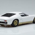 Lamborghini Miura SV Бял AUTOart 1:18 - image 3 of 8