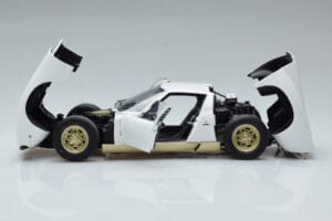 Lamborghini Miura SV Бял AUTOart 1:18 74544 Метал — снимка 4 от 8