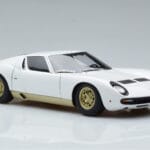 Lamborghini Miura SV Бял AUTOart 1:18 - image 6 of 8