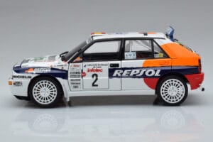 Lancia Delta HF Integrale Evoluzione #2 C. Sainz / L. Moya Tour de Corse 1993 Kyosho 1:18 08348J Метал — снимка 4 от 9