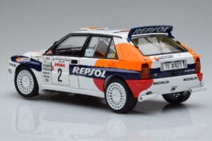 Lancia Delta HF Integrale Evoluzione #2 C. Sainz / L. Moya Tour de Corse 1993 Kyosho 1:18 08348J Метал — снимка 6 от 9