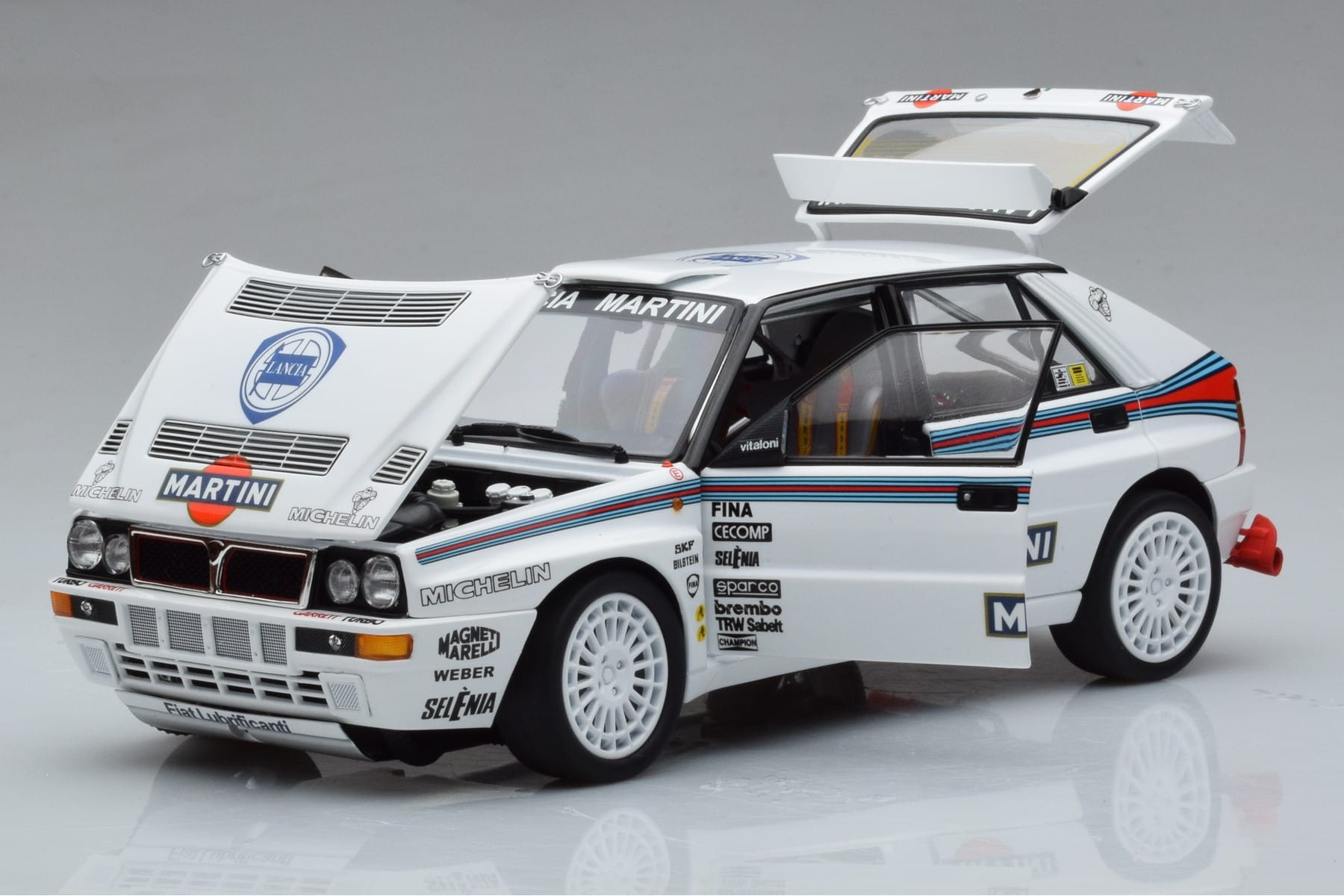 Lancia Delta HF Integrale Evoluzione Test Car Kyosho 1:18 08348G Метал — снимка 2 от 9
