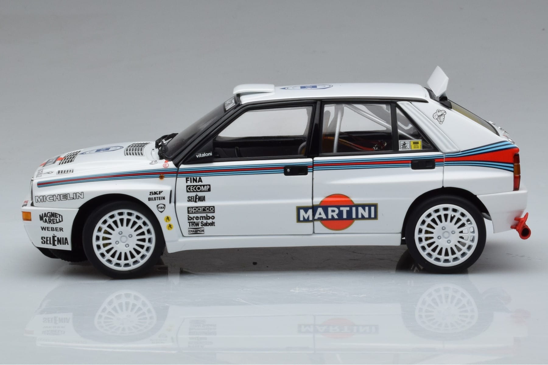 Lancia Delta HF Integrale Evoluzione Test Car Kyosho 1:18 08348G Метал — снимка 4 от 9