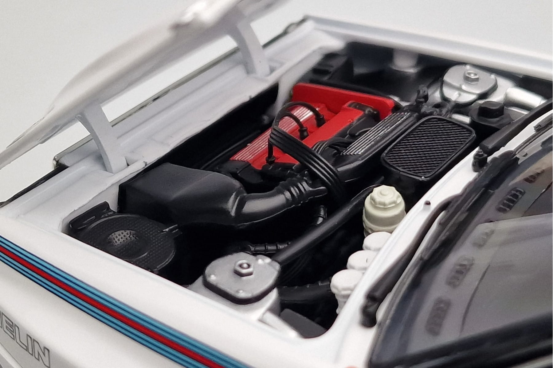 Lancia Delta HF Integrale Evoluzione Test Car Kyosho 1:18 08348G Метал — снимка 8 от 9