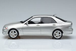 Lexus IS200 XE10 Сребрист Otto 1:18 OT991 Смола — снимка 3 от 6